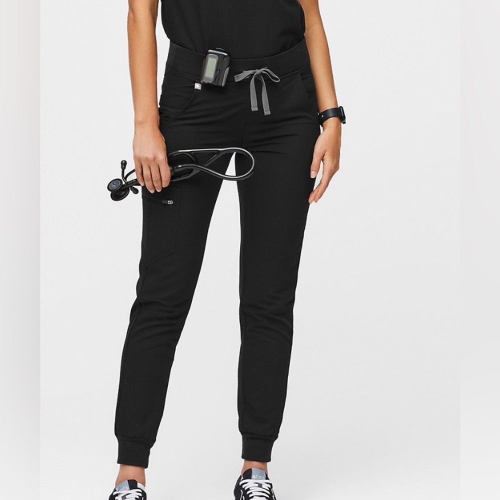 FIGS black zamora joggers Small